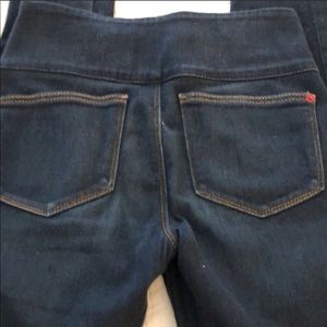SPANX Signature Skinny Jeans. Great Condition!